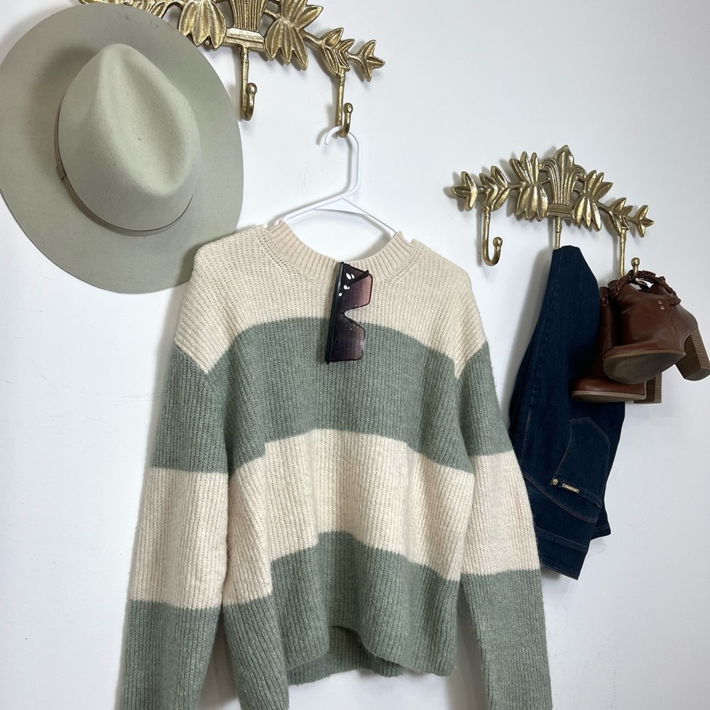 H&M Sweater - Picture 2 of 3